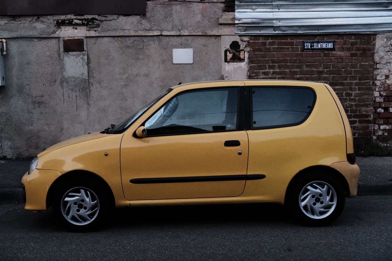 Voiture d’occasion examinée pour un dossier